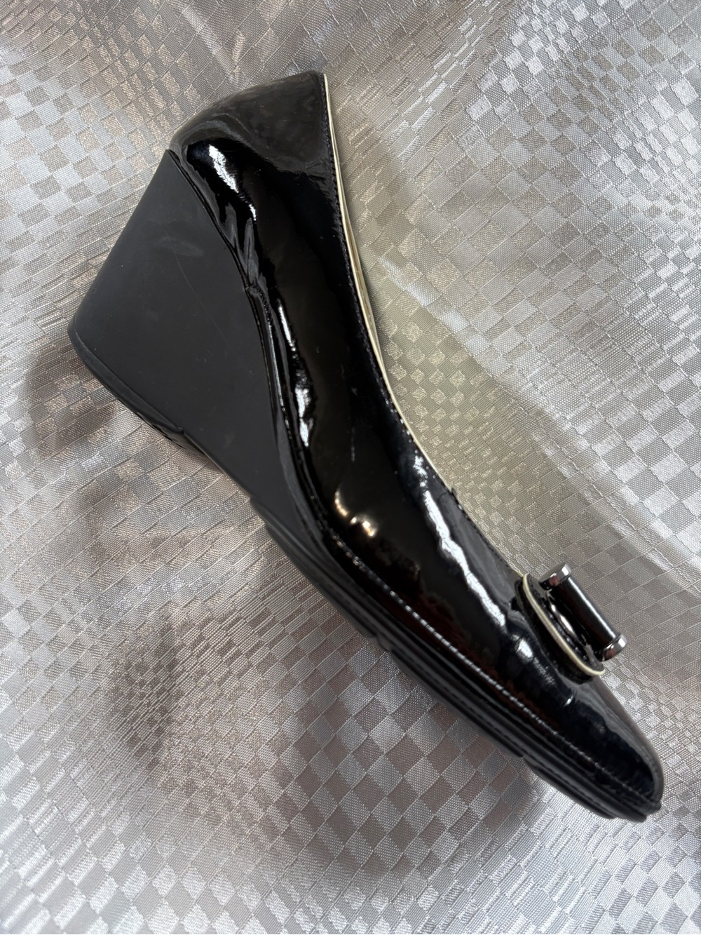 Geox Women's COMPLETELY COMFORTABLE Black Patent Leather.
The Perfect Wedge shoe